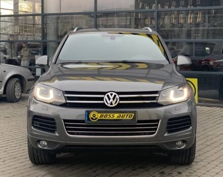 Серый Фольксваген Туарег, объемом двигателя 3 л и пробегом 261 тыс. км за 16500 $, фото 1 на Automoto.ua