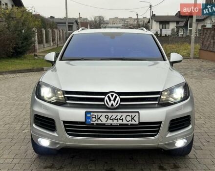 Серый Фольксваген Туарег, объемом двигателя 3 л и пробегом 298 тыс. км за 15500 $, фото 46 на Automoto.ua