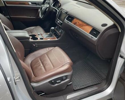 Сірий Фольксваген Туарег, об'ємом двигуна 2.97 л та пробігом 288 тис. км за 17900 $, фото 10 на Automoto.ua