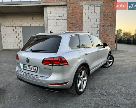 Фольксваген Туарег 2010 в Хмельницком на Automoto.ua Серый Фольксваген Туарег, объемом двигателя 2.97 л и пробегом 317 тыс. км за 15500 $, фото 2 на Automoto.ua