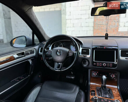 Фольксваген Туарег 2010 в Хмельницком на Automoto.ua Серый Фольксваген Туарег, объемом двигателя 2.97 л и пробегом 317 тыс. км за 15500 $, фото 60 на Automoto.ua