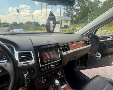 Серый Фольксваген Туарег, объемом двигателя 3 л и пробегом 239 тыс. км за 20000 $, фото 5 на Automoto.ua