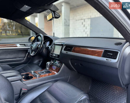 Фольксваген Туарег 2010 в Хмельницком на Automoto.ua Серый Фольксваген Туарег, объемом двигателя 2.97 л и пробегом 317 тыс. км за 15500 $, фото 73 на Automoto.ua