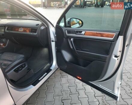 Серый Фольксваген Туарег, объемом двигателя 3 л и пробегом 310 тыс. км за 18500 $, фото 43 на Automoto.ua