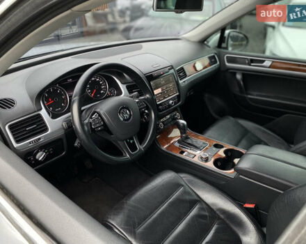 Серый Фольксваген Туарег, объемом двигателя 2.97 л и пробегом 311 тыс. км за 17300 $, фото 46 на Automoto.ua