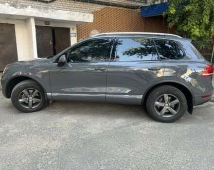 Сірий Фольксваген Туарег, об'ємом двигуна 3 л та пробігом 259 тис. км за 17500 $, фото 3 на Automoto.ua