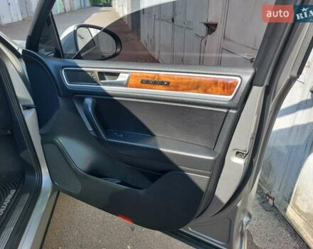 Сірий Фольксваген Туарег, об'ємом двигуна 3 л та пробігом 154 тис. км за 15800 $, фото 26 на Automoto.ua