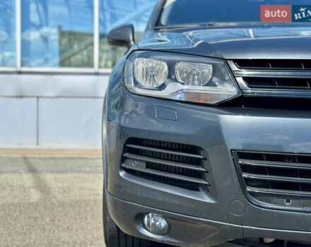 Серый Фольксваген Туарег, объемом двигателя 3 л и пробегом 226 тыс. км за 15490 $, фото 4 на Automoto.ua