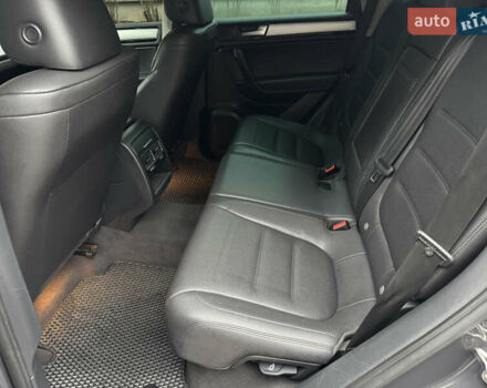 Серый Фольксваген Туарег, объемом двигателя 3 л и пробегом 260 тыс. км за 16700 $, фото 57 на Automoto.ua