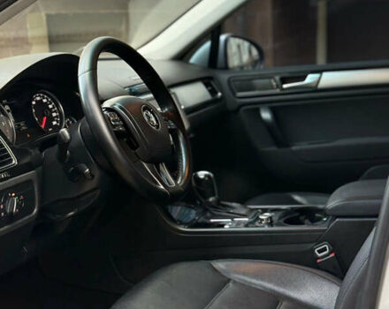 Серый Фольксваген Туарег, объемом двигателя 2.97 л и пробегом 360 тыс. км за 14900 $, фото 11 на Automoto.ua