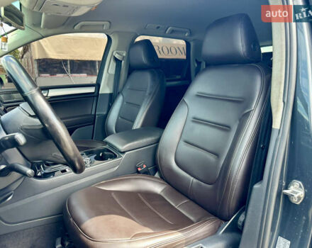 Серый Фольксваген Туарег, объемом двигателя 3 л и пробегом 226 тыс. км за 15490 $, фото 31 на Automoto.ua