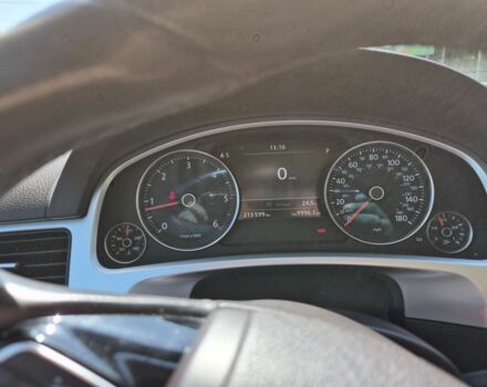 Серый Фольксваген Туарег, объемом двигателя 3 л и пробегом 215 тыс. км за 18000 $, фото 6 на Automoto.ua