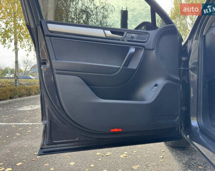 Сірий Фольксваген Туарег, об'ємом двигуна 3 л та пробігом 260 тис. км за 16700 $, фото 34 на Automoto.ua