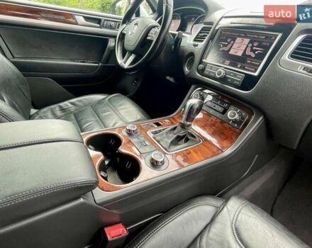 Серый Фольксваген Туарег, объемом двигателя 3 л и пробегом 232 тыс. км за 19700 $, фото 22 на Automoto.ua