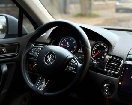 Серый Фольксваген Туарег, объемом двигателя 2.97 л и пробегом 360 тыс. км за 14900 $, фото 14 на Automoto.ua