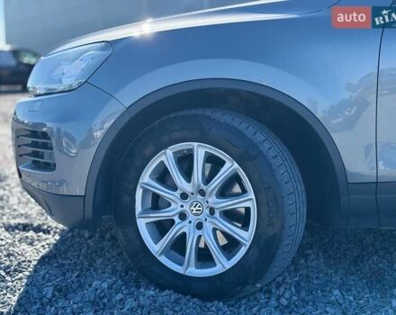 Серый Фольксваген Туарег, объемом двигателя 3 л и пробегом 294 тыс. км за 17890 $, фото 4 на Automoto.ua