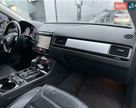 Сірий Фольксваген Туарег, об'ємом двигуна 3 л та пробігом 298 тис. км за 18500 $, фото 108 на Automoto.ua