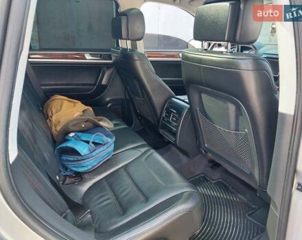 Сірий Фольксваген Туарег, об'ємом двигуна 3 л та пробігом 154 тис. км за 15800 $, фото 22 на Automoto.ua