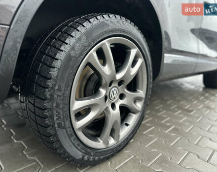 Сірий Фольксваген Туарег, об'ємом двигуна 3 л та пробігом 298 тис. км за 18500 $, фото 24 на Automoto.ua