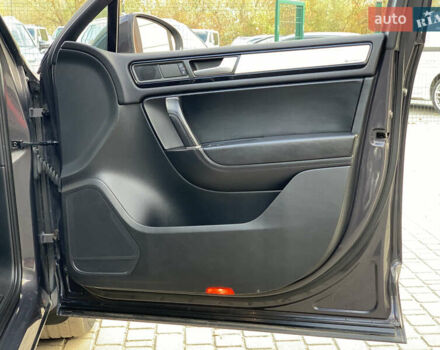 Серый Фольксваген Туарег, объемом двигателя 3 л и пробегом 260 тыс. км за 18899 $, фото 34 на Automoto.ua