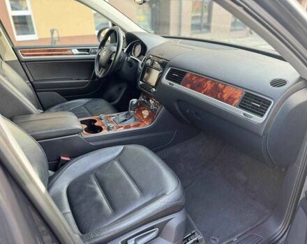 Серый Фольксваген Туарег, объемом двигателя 3 л и пробегом 189 тыс. км за 21500 $, фото 15 на Automoto.ua