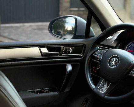 Серый Фольксваген Туарег, объемом двигателя 2.97 л и пробегом 360 тыс. км за 14900 $, фото 16 на Automoto.ua