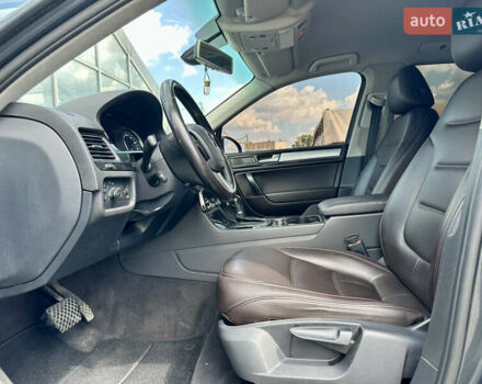 Серый Фольксваген Туарег, объемом двигателя 3 л и пробегом 226 тыс. км за 15490 $, фото 30 на Automoto.ua