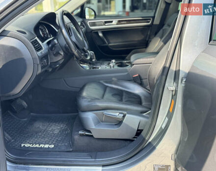 Сірий Фольксваген Туарег, об'ємом двигуна 2.97 л та пробігом 288 тис. км за 17700 $, фото 16 на Automoto.ua