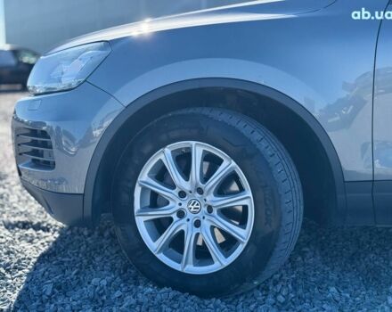 Серый Фольксваген Туарег, объемом двигателя 3 л и пробегом 294 тыс. км за 17890 $, фото 4 на Automoto.ua