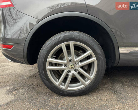 Серый Фольксваген Туарег, объемом двигателя 3 л и пробегом 260 тыс. км за 16700 $, фото 32 на Automoto.ua