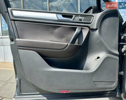 Серый Фольксваген Туарег, объемом двигателя 3 л и пробегом 226 тыс. км за 15490 $, фото 24 на Automoto.ua