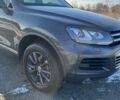 Сірий Фольксваген Туарег, об'ємом двигуна 3 л та пробігом 381 тис. км за 17000 $, фото 1 на Automoto.ua