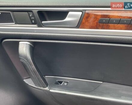 Серый Фольксваген Туарег, объемом двигателя 3 л и пробегом 232 тыс. км за 19700 $, фото 26 на Automoto.ua