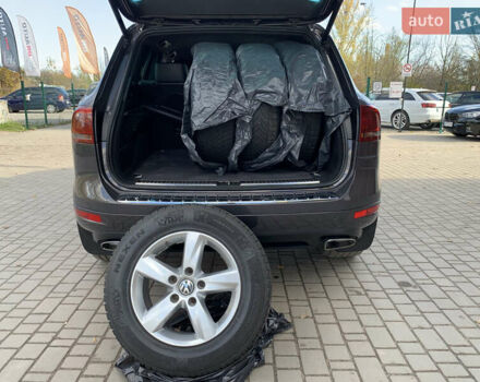 Серый Фольксваген Туарег, объемом двигателя 3 л и пробегом 260 тыс. км за 18899 $, фото 29 на Automoto.ua