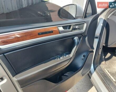 Сірий Фольксваген Туарег, об'ємом двигуна 3 л та пробігом 154 тис. км за 15800 $, фото 15 на Automoto.ua