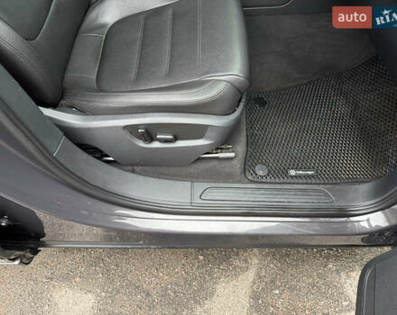 Серый Фольксваген Туарег, объемом двигателя 3 л и пробегом 260 тыс. км за 16700 $, фото 69 на Automoto.ua