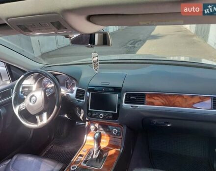 Сірий Фольксваген Туарег, об'ємом двигуна 3 л та пробігом 154 тис. км за 15800 $, фото 23 на Automoto.ua