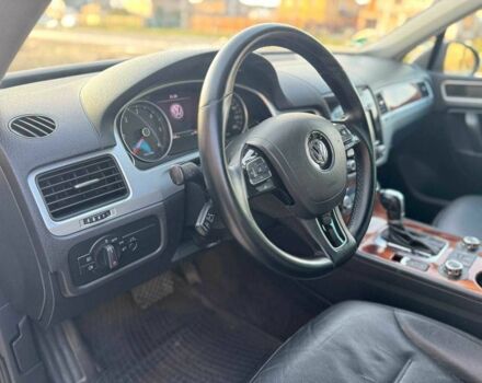 Серый Фольксваген Туарег, объемом двигателя 3 л и пробегом 189 тыс. км за 21500 $, фото 13 на Automoto.ua