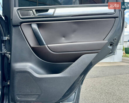 Серый Фольксваген Туарег, объемом двигателя 3 л и пробегом 226 тыс. км за 15490 $, фото 37 на Automoto.ua