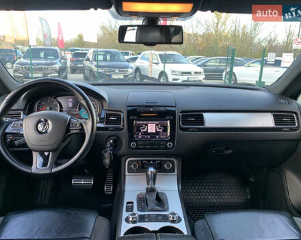 Серый Фольксваген Туарег, объемом двигателя 3 л и пробегом 260 тыс. км за 18899 $, фото 64 на Automoto.ua