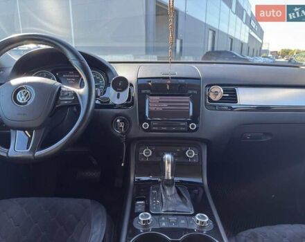 Серый Фольксваген Туарег, объемом двигателя 3 л и пробегом 294 тыс. км за 17890 $, фото 18 на Automoto.ua