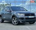 Серый Фольксваген Туарег, объемом двигателя 3 л и пробегом 226 тыс. км за 15490 $, фото 1 на Automoto.ua