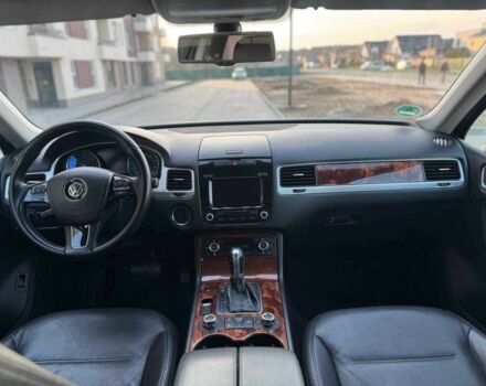 Серый Фольксваген Туарег, объемом двигателя 3 л и пробегом 189 тыс. км за 21500 $, фото 9 на Automoto.ua