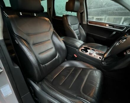 Серый Фольксваген Туарег, объемом двигателя 3 л и пробегом 220 тыс. км за 10750 $, фото 5 на Automoto.ua