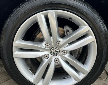 Серый Фольксваген Туарег, объемом двигателя 3 л и пробегом 220 тыс. км за 10750 $, фото 2 на Automoto.ua