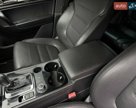 Серый Фольксваген Туарег, объемом двигателя 3 л и пробегом 260 тыс. км за 16700 $, фото 45 на Automoto.ua