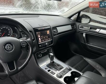 Серый Фольксваген Туарег, объемом двигателя 3 л и пробегом 190 тыс. км за 22700 $, фото 39 на Automoto.ua