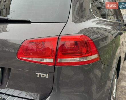 Серый Фольксваген Туарег, объемом двигателя 3 л и пробегом 260 тыс. км за 16700 $, фото 23 на Automoto.ua