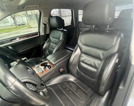 Серый Фольксваген Туарег, объемом двигателя 3 л и пробегом 290 тыс. км за 17999 $, фото 4 на Automoto.ua