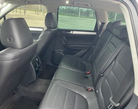 Серый Фольксваген Туарег, объемом двигателя 3.6 л и пробегом 249 тыс. км за 12700 $, фото 12 на Automoto.ua